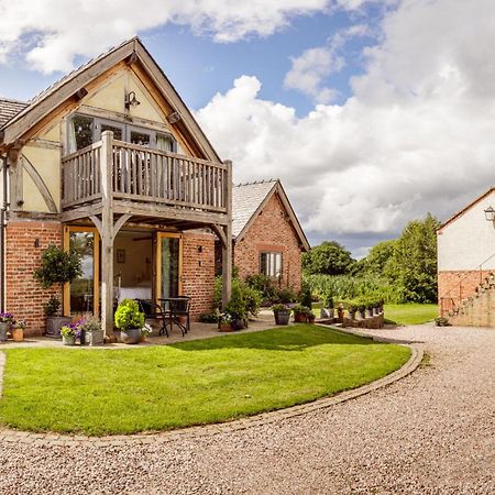Oak Mead Villa Рексъм Екстериор снимка