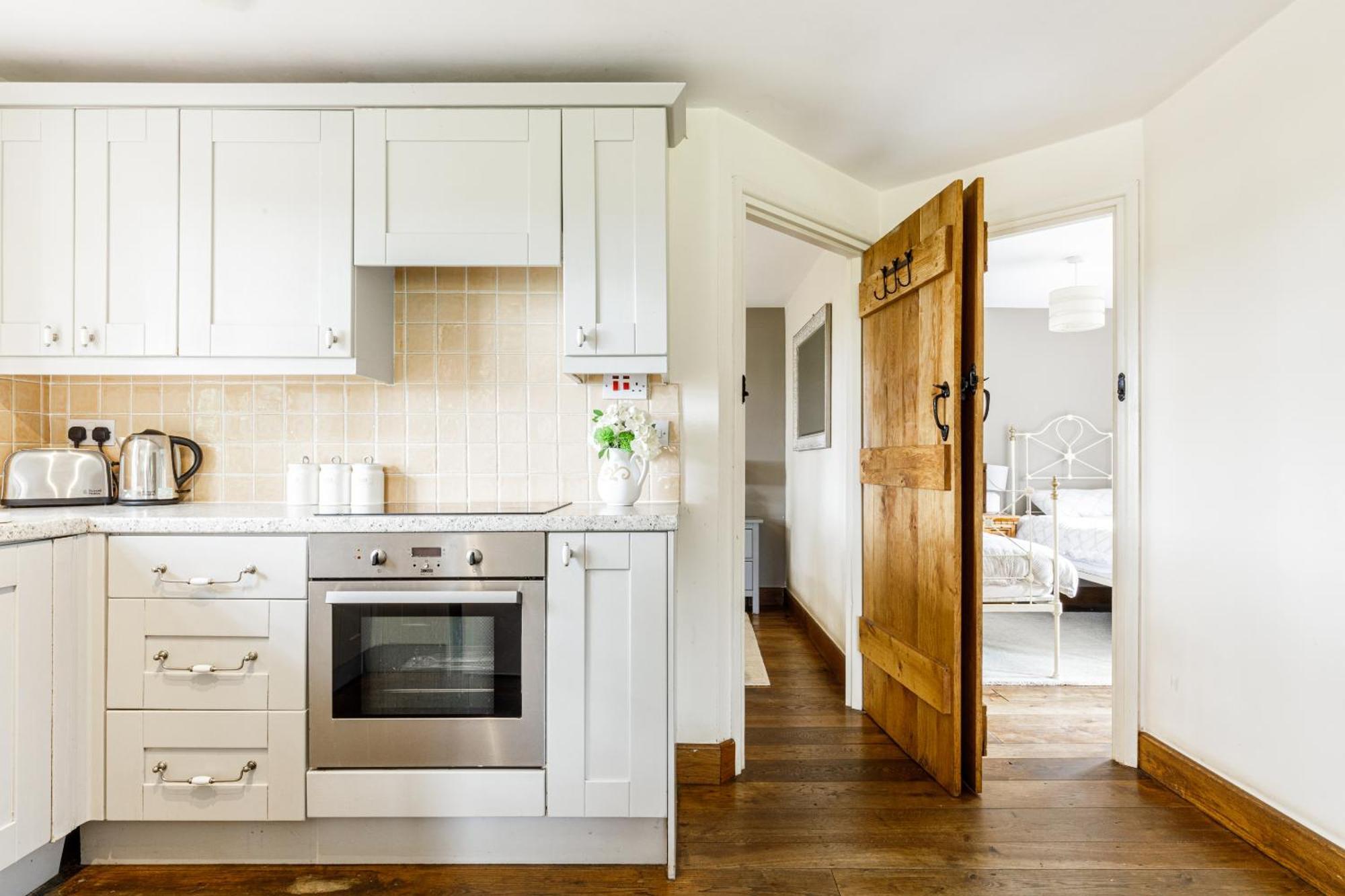 Oak Mead Villa Рексъм Стая снимка