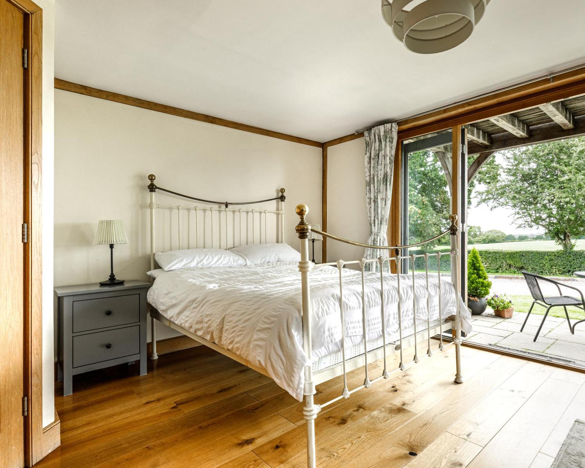 Oak Mead Villa Рексъм Стая снимка
