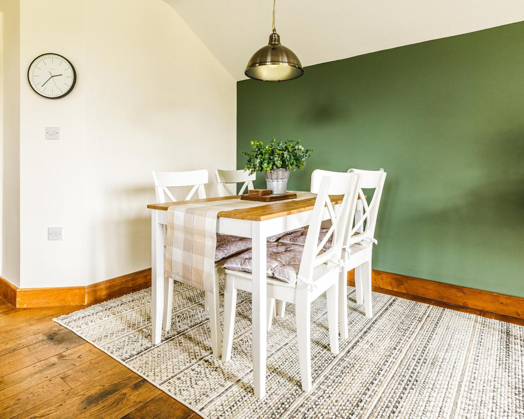 Oak Mead Villa Рексъм Стая снимка